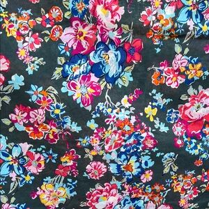 Vera Bradley custom Pretty Posies Floral Tablecloth 60”x120” - center seam
